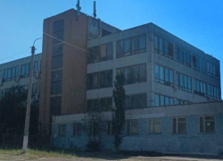 В Камышине владелец швейной фабрики решил продать здание на улице Мира