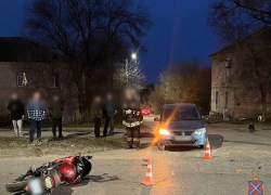 В Камышине "не поделили" дорогу мотоцикл и иномарка