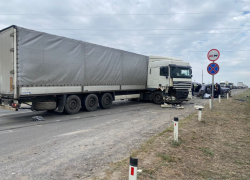Уголовное дело возбудили после смерти 15-летнего мальчика в аварии с фурой в Волгоградской области  