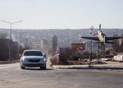 Не кажется ли властям Камышина, что к 23 февраля надо помыть "самолет Маресьева?" - камышанин