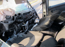 Летние ужасы на дорогах не заканчиваются: автомобили переворачиваются и врубаются в деревья