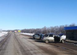 Упорная мадам за рулем "ВАЗа" врезалась на трассе в "Ровер" с полным салоном