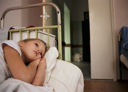 В селе Лебяжьем Камышинского района поздно вечером из окна выпал четырехлетний малыш