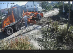 Почему после каждого дождя в Камышине песок вымывает с улицы Серафимовича, а затем его возвращают на "место"? (ВИДЕО)