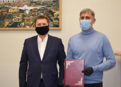 Аллюзии камышинской журналистики: редактор Леонид Смелов ворует у другого редактора не только статьи, но и... некрологи коллегам