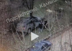 В Камышине внедорожник "удачно" врезался в дерево на 3-м городке