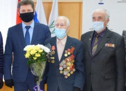 Интересно, сколько у нас в Камышине Почетных граждан города, и сколько денег тратит на доплаты им бюджет? - камышанин