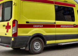 В ЦГБ Камышина с проникающим ранением грудной клетки привезли 27- летнего парня...