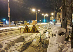 Из одной неприятной крайности в другую - по улицам Камышина из-за потепления потекли ручьи