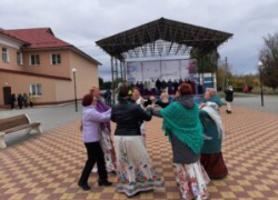 По случаю Дня Камышинского района развлечений решили устраивать меньше, а благодарности труженикам высказывать больше