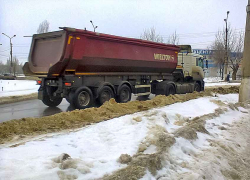 Денег на дороги нет, а тяжеленные махины на них пускаем, - камышанин