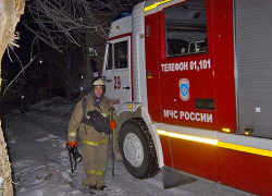 В Камышине на улице Кабардинской кто-то сжег сразу 3 мусорных контейнера
