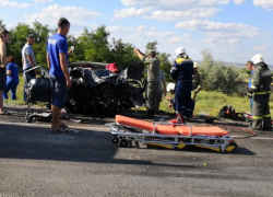 В аварии у стелы "Камышин", попавшей на видео, получили серьезные травмы четверо путешественников