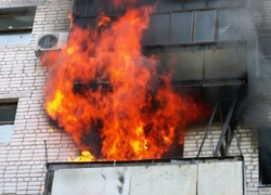 В Камышине на улице Пролетарской загорелся балкон