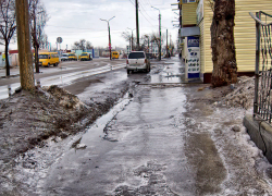 В Камышине кто-нибудь думает посыпать улицы, ведь убиться на льду можно! - камышанка