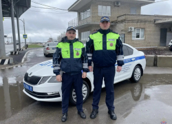 Как сотрудникам ГАИ пришлось сопровождать рожающую маму на трассе Р-22 "Каспий"