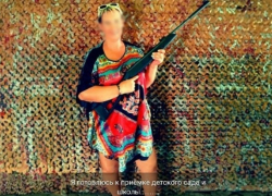 Камышинская полиция вынуждена проводить проверку по поводу фото сельчанки с винтовкой и якобы шуточными угрозами о приемке ею школы "во всеоружии"