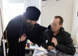 Митрополит Волгоградский и Камышинский Феодор посетил раненых участников специальной военной операции