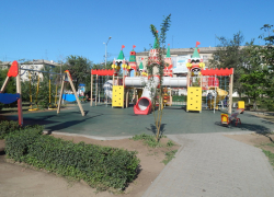 Власти Камышина открывают к 350-летию города детский городок, до обещанного общественного туалета руки не дошли