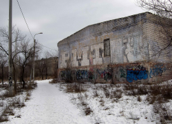 Может, "рекламные уродства" на бывшей танцплощадке в парке Текстильщиков чем-нибудь закрасить к весне? - камышанка