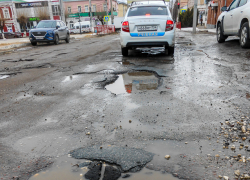 Сосредоточиться на дорогах распорядился на совещании губернатор Андрей Бочаров сегодня, 16 марта