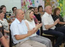 На торжества к текстильщикам глава Камышина Станислав Зинченко не пришел, но грамоты от себя прислал