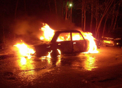 В селе Антиповка Камышинского района сгорел, как свечка, чей-то "ВАЗ"