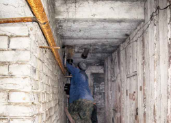 В Камышине авария в подвале многоквартирного дома приоткрыла завесу тайны над состоянием помещений для укрытия людей на случай ЧП