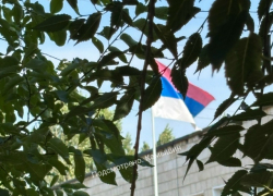 Пользователи соцсетей обнаружили триколор на здании школы в Камышине, укрепленный "вверх ногами"