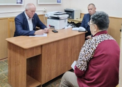 Спикер Камышинской городской думы Владимир Пономарев что-то взял на контроль