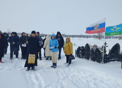 "Воинов, на поле брани убиенных, прими в небесный чертог": в высокую высь летела молитва о камышанах, погибших смертью храбрых в СВО