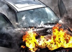 Минувшей ночью в Камышине загорелись моторные отсеки двух "Приор"