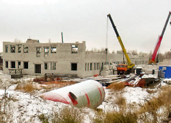 Региональная пресса приводит огромные цифры пациентов, которых будет обслуживать уже в 2025 году новая поликлиника в Камышине на улице Советской