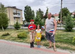 Много красно-сине-белых флажков: как в Камышинском районе готовятся отметить День государственного флага России