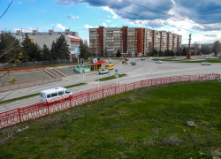 Здесь можно сделать хорошую смотровую площадку, убрать только нужно, - камышанка