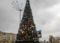 В Камышине "ввели в строй" главную городскую елку