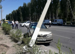 Девушка на иномарке снесла бетонный столб, - "Блокнот Волжского"