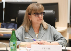 Известная общественная деятельница занята перспективой оклеить заводы и фабрики в Волгоградской области рекламой, что надо больше рожать