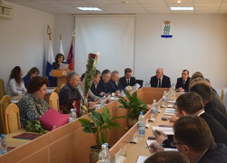 Депутаты Камышинской городской думы пытались пробиться сквозь замудренные нормы документа о бюджетном процессе в городе