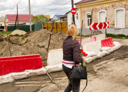 В Камышине коммунальщики не устают перекапывать улицу Калинина, которую Станислав Зинченко пообещал превратить в супермагистраль