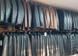 Предприниматели Камышина сворачивают деятельность, закрывают магазины и распродают товары в полцены