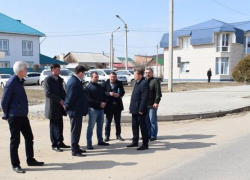 Станислав Зинченко распорядился выполнить еще один водоприемник для борьбы с "вечной лужей" на улице Октябрьской в Камышине