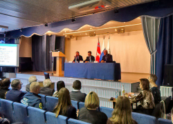 Главы муниципалитетов, спикеры, председатели КСП предъявят свои доходы аппарату губернатора