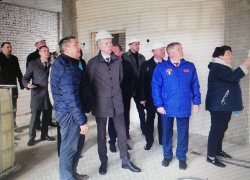 Депутат камышан в Госдуме Алексей Волоцков показал, как он занимается ремонтом школ в Камышине