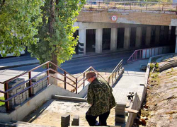 В Камышине начинает приобретать приличный вид лестница у железнодорожного тоннеля