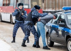 Росгвардейцы задержали потенциального угонщика прямо в салоне автомобиля