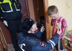 В Камышине под Новый год полицейские приехали к ребятам, попавшим в ДТП