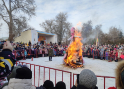 Камышанам заранее рассказали, когда в парке будут сжигать чучело Зимы