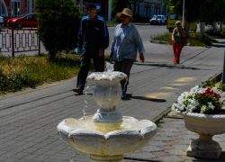 Хоть бы табличку повесили, воду можно пить в этом фонтанчике, или ей только руки мыть? - камышанка