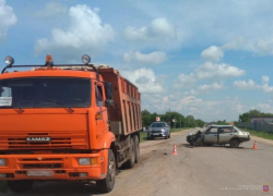 Под Камышином пьяный водитель без прав на "девяносто девятке" врезался в "КАМАЗ"